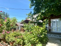 Эко домики и номера с удобствами в центре г. Гагра фото гостевой дом