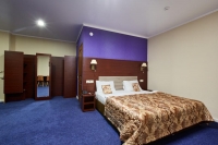 Отель «Комфорт» - номер Делюкс с 1 двуспальной кроватью (с завтраком)