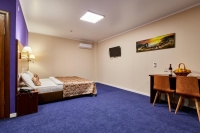 Отель «Комфорт» - номер Делюкс с 1 двуспальной кроватью (с завтраком) фото
