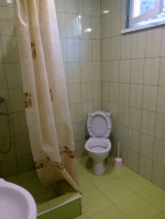 Туалет с душевой на 1 и 2 этажах