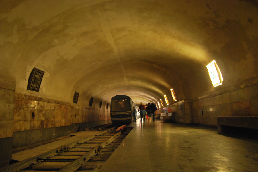 метро в Новоафонской пещере