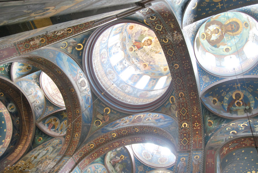свод внутри новоафонского монастыря